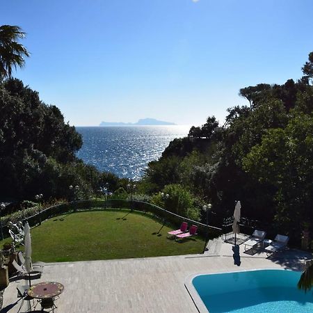 Holidays Naples Family - Pool In Front Of Capri Zewnętrze zdjęcie