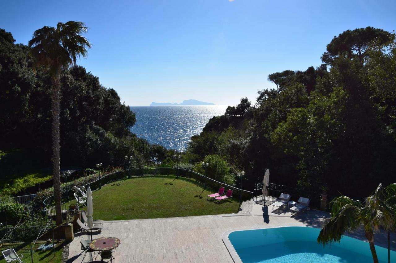 Holidays Naples Family - Pool In Front Of Capri Zewnętrze zdjęcie