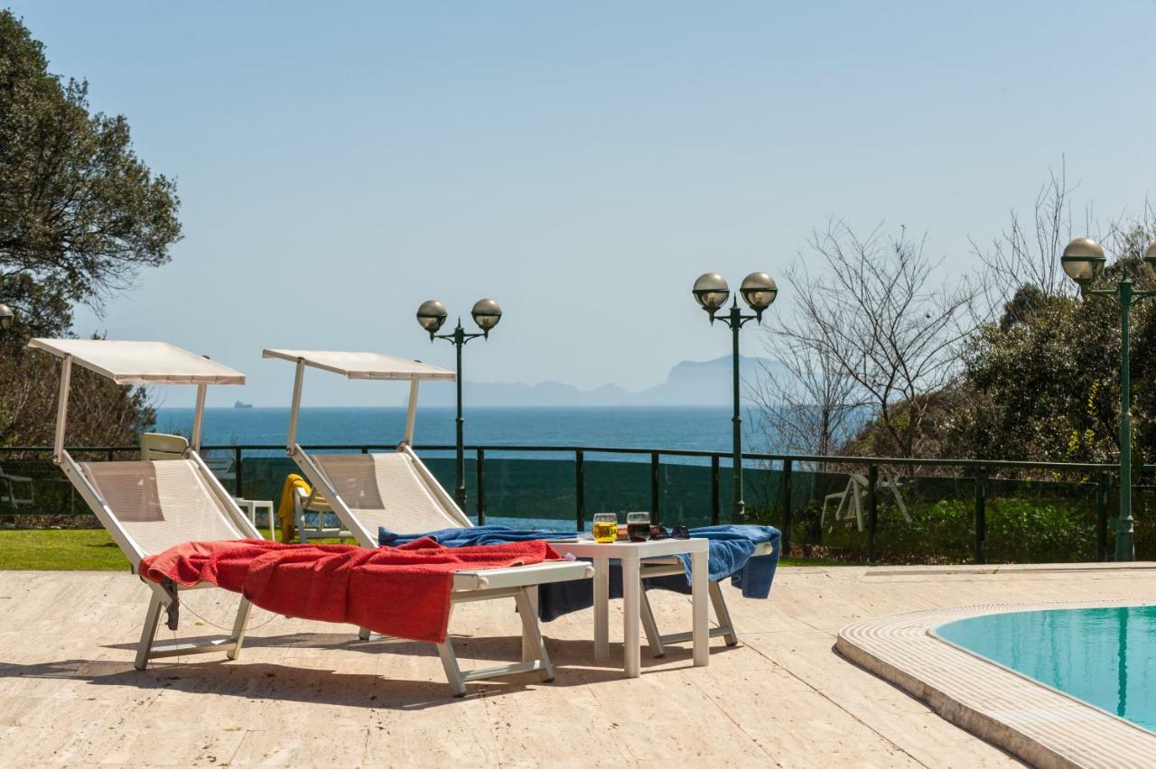 Holidays Naples Family - Pool In Front Of Capri Zewnętrze zdjęcie