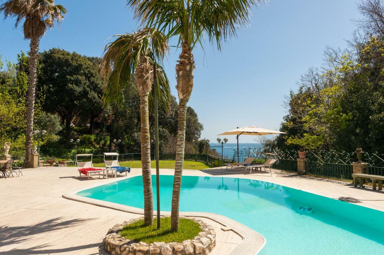 Holidays Naples Family - Pool In Front Of Capri Zewnętrze zdjęcie