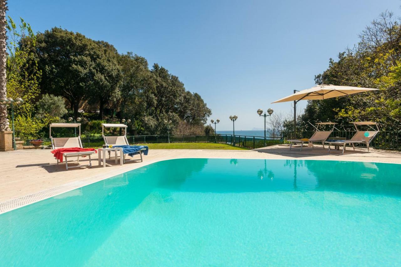 Holidays Naples Family - Pool In Front Of Capri Zewnętrze zdjęcie